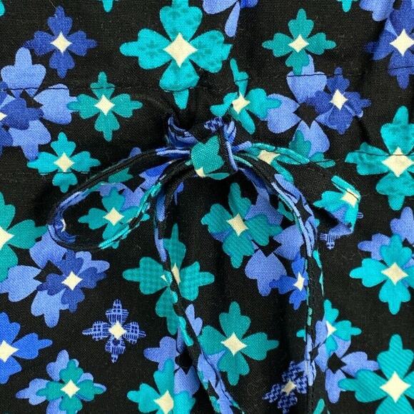 SB Scrubs Top Womens Small Black Blue Floral Short Sleeve Healthcare Nursing - Picture 6 of 12